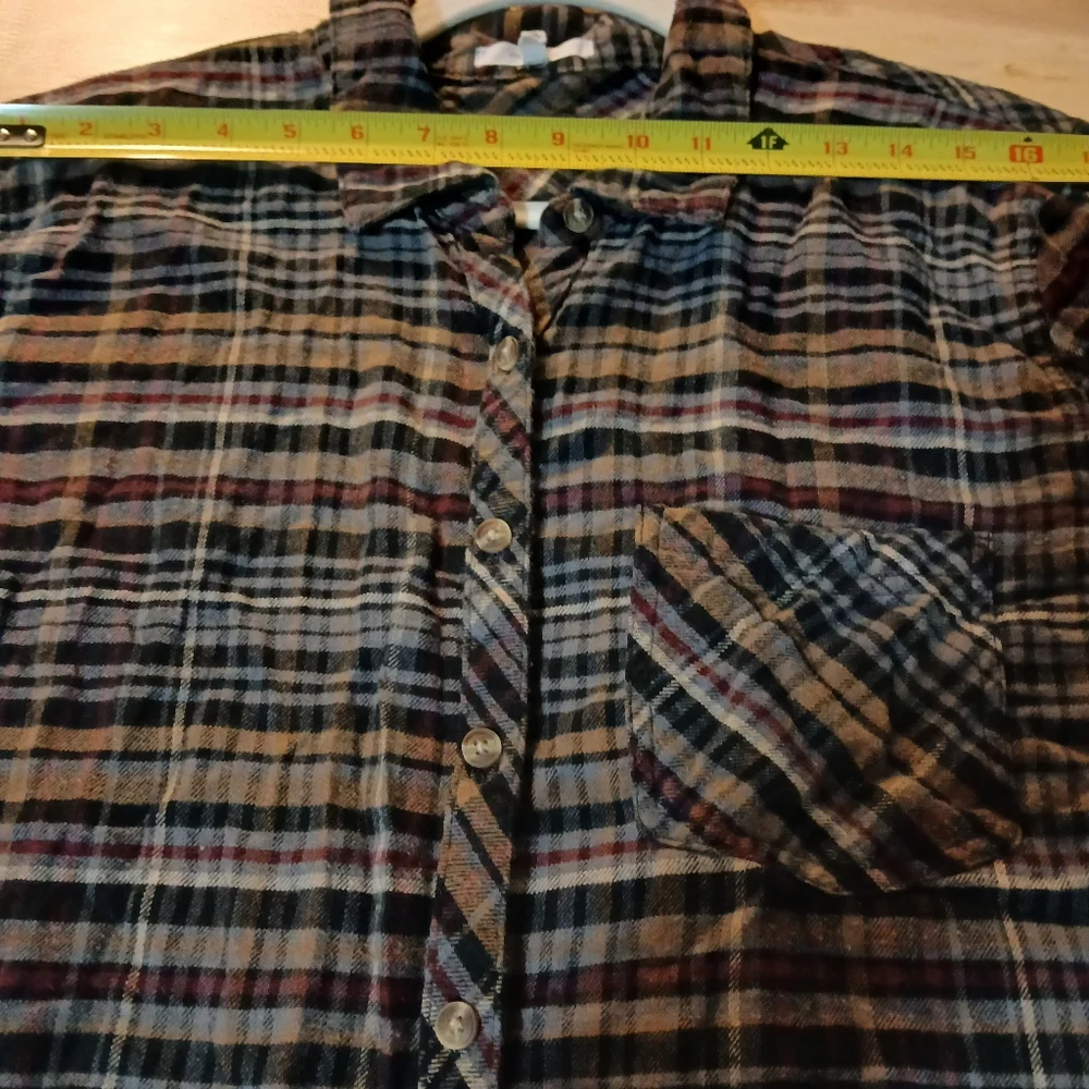 Maurices Woman Casual Plaid Buttondown Shirt - Black, Brown, Burgady XL - Picture 4 of 16